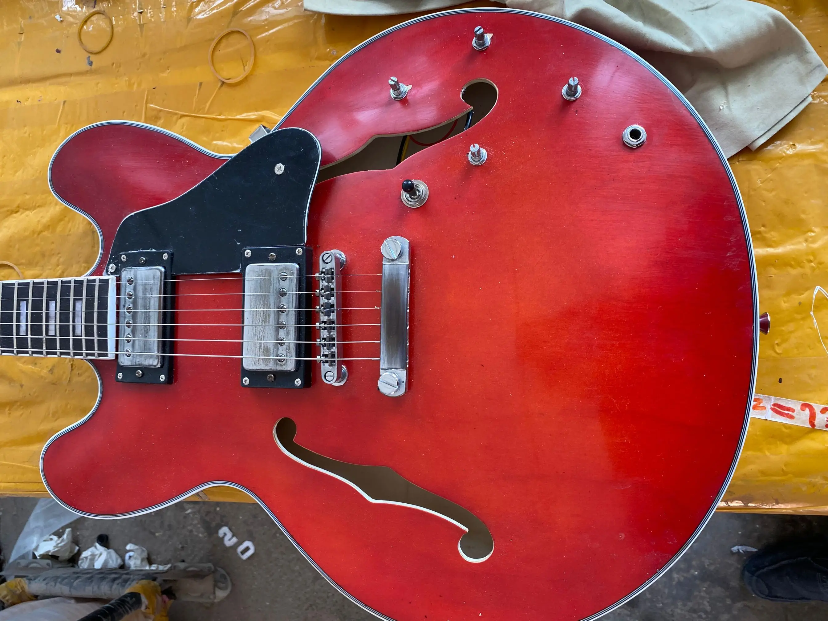 

Custom Shop Prototype #1 Eric Clapton Crossroads Aged Cherry Relic 335 Electric Guitar One Piece Neck, ABR-1 Bridge