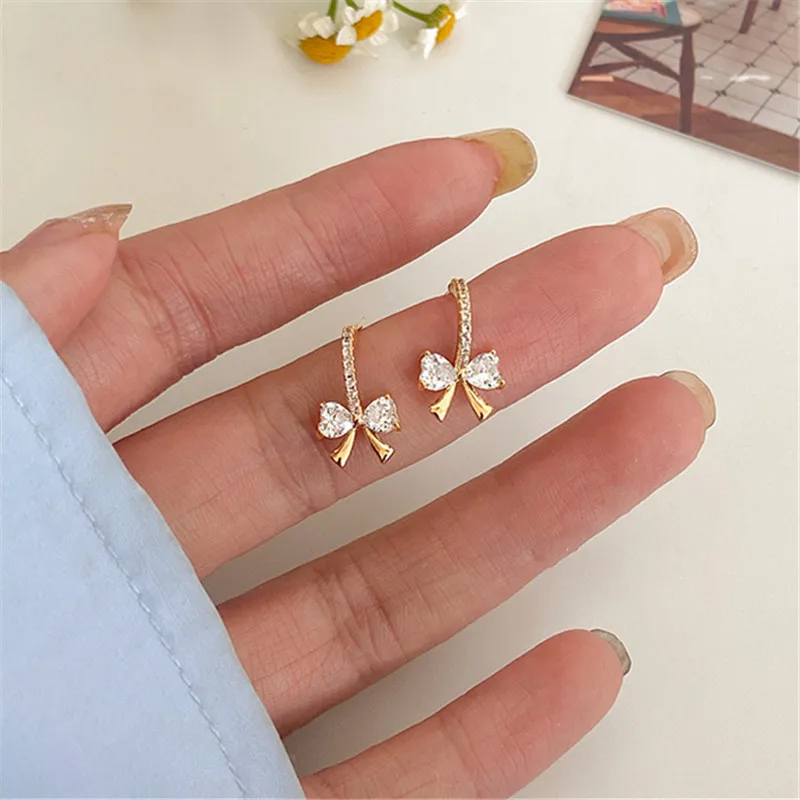 

Женские серьги-гвоздики из серебра 925 пробы