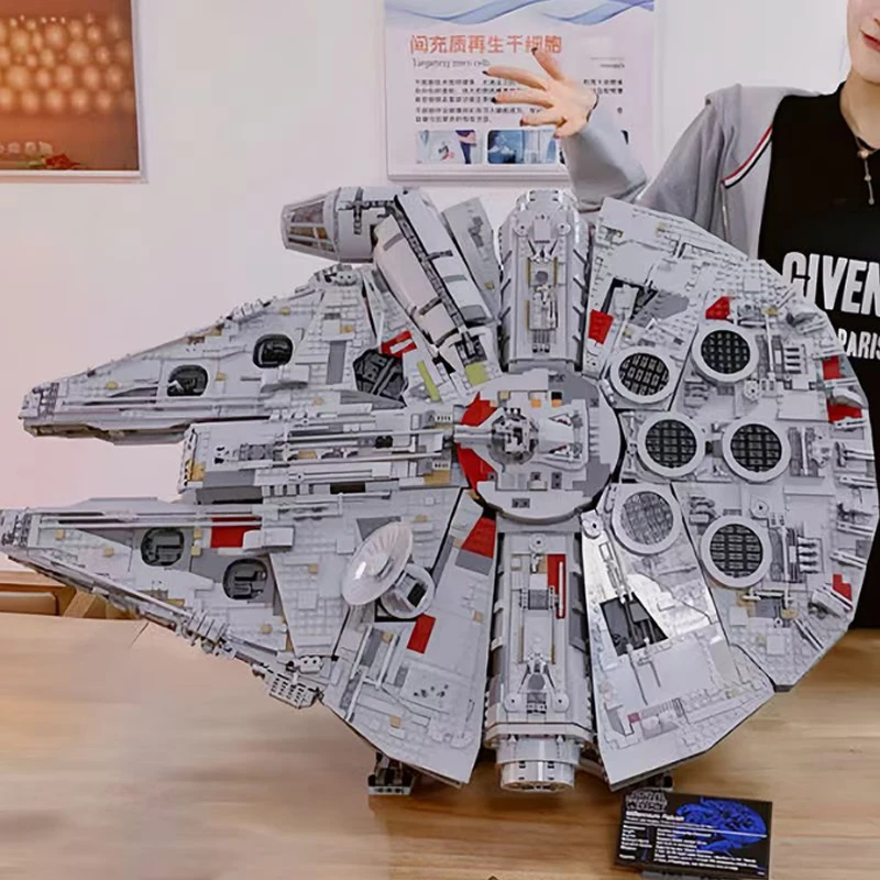 Космический корабль Сокол тысячелетия LEGO 75105