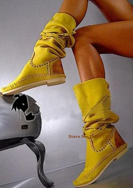 

Женские замшевые сапоги желтого и белого цветов, с круглым носком и заклепками, на плоской подошве, удобные зимние однотонные сапоги без шнуровки