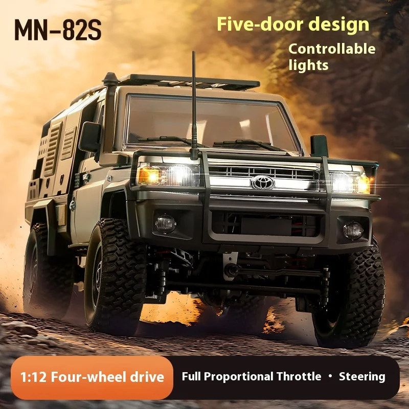 Радиоуправляемый металлический грузовик FMS Mn82S серебристого цвета