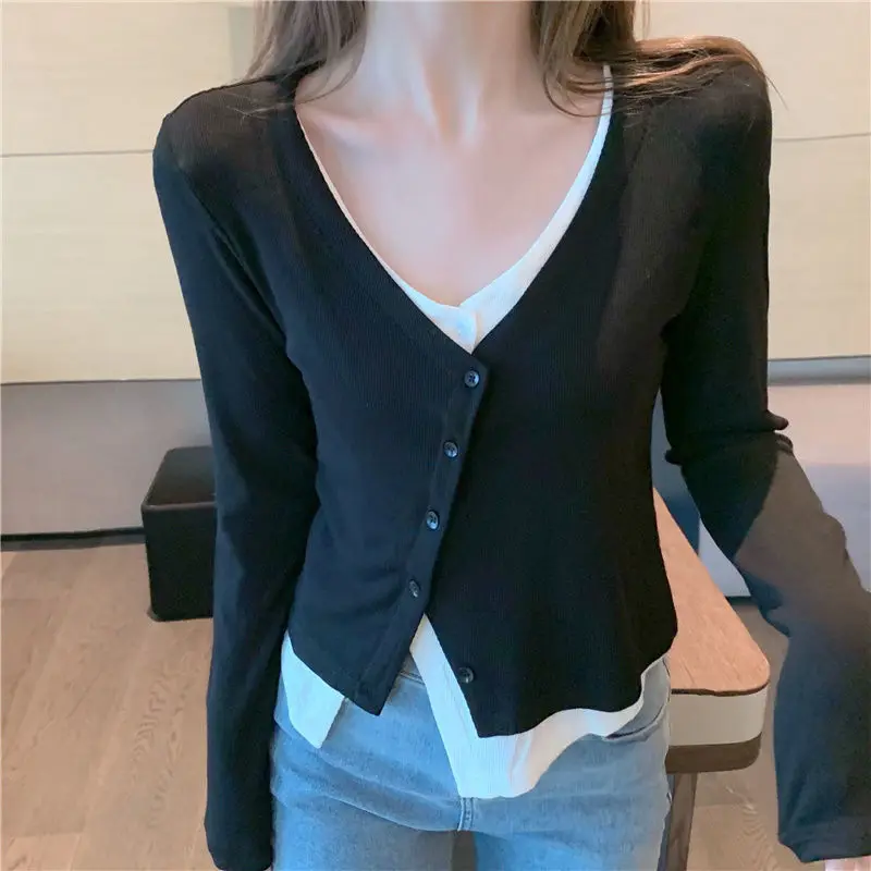 Ladies V-neck Stitching Contrast Color Fake Two-piece Long-sleeved T-shirt Women's Spring New Design Niche Slim-fit Chic Top