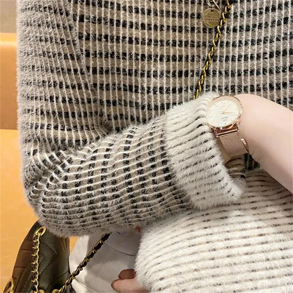 Женский трикотажный джемпер с длинным рукавом в полоску