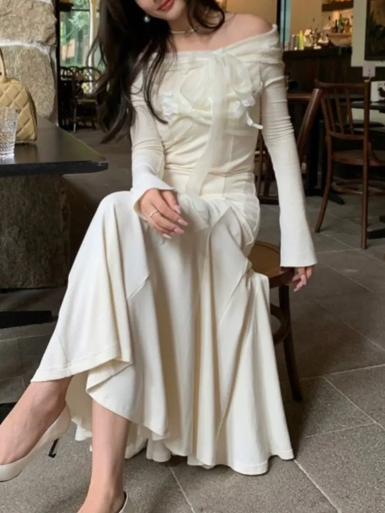 Женское облегающее платье с открытыми плечами длинное белое винтажное вырезом