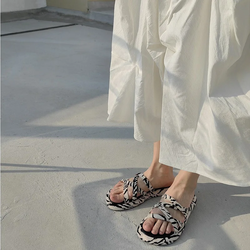 

Outdoor Fashion Woman Slippers Casual Flat Non-slip Sandals Summer Mixed Colors Ladies Shoes The New Leisure Slipper Pantuflas