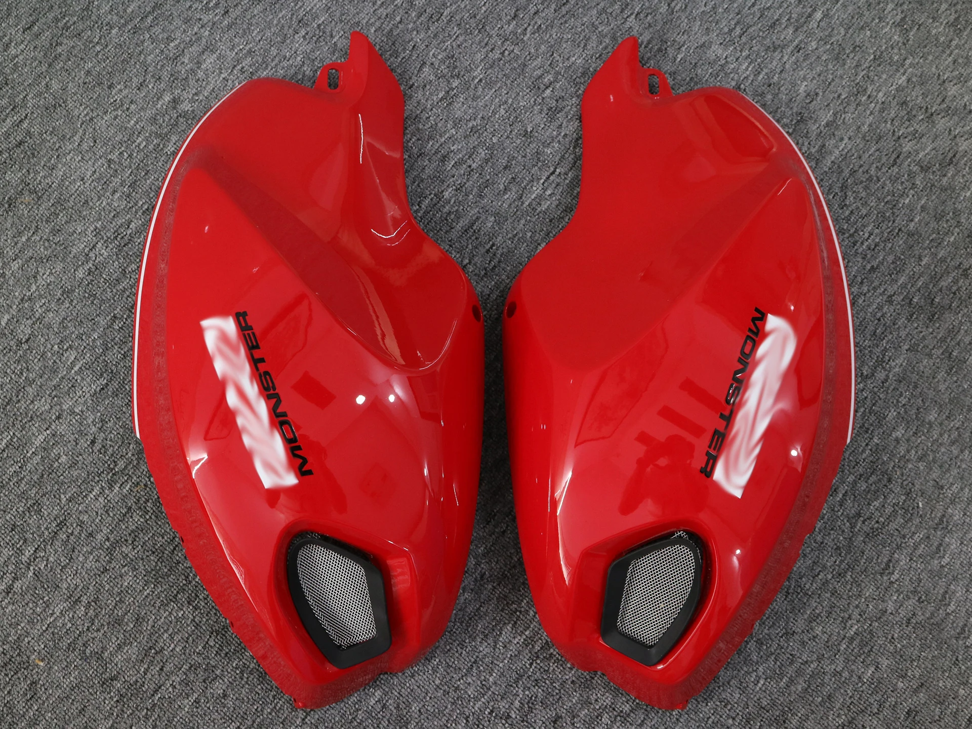 

Motorcycle DUCATI Monster 696 / 796 Fuel Tank Side Cover Fairing