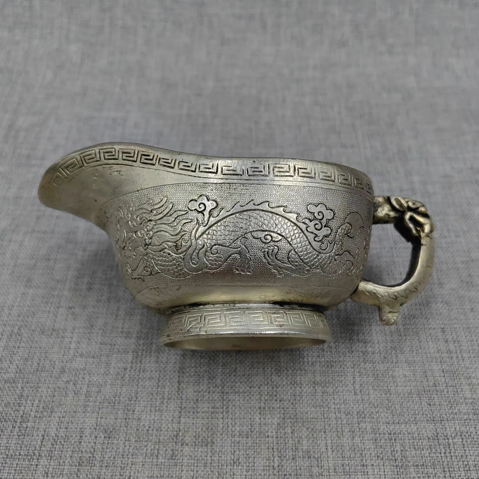 

Высококачественное украшение из белой меди