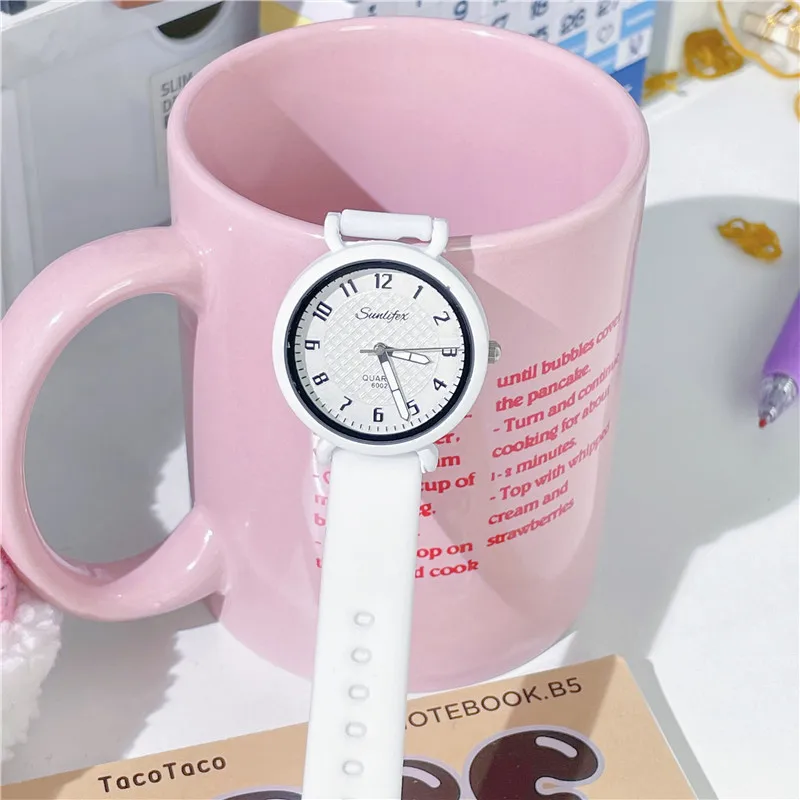 

Простые круглые кварцевые цифровые ретро-часы с циферблатом, повседневные наручные часы с резиновым ремешком, модные часы, водонепроницаемые наручные часы для женщин