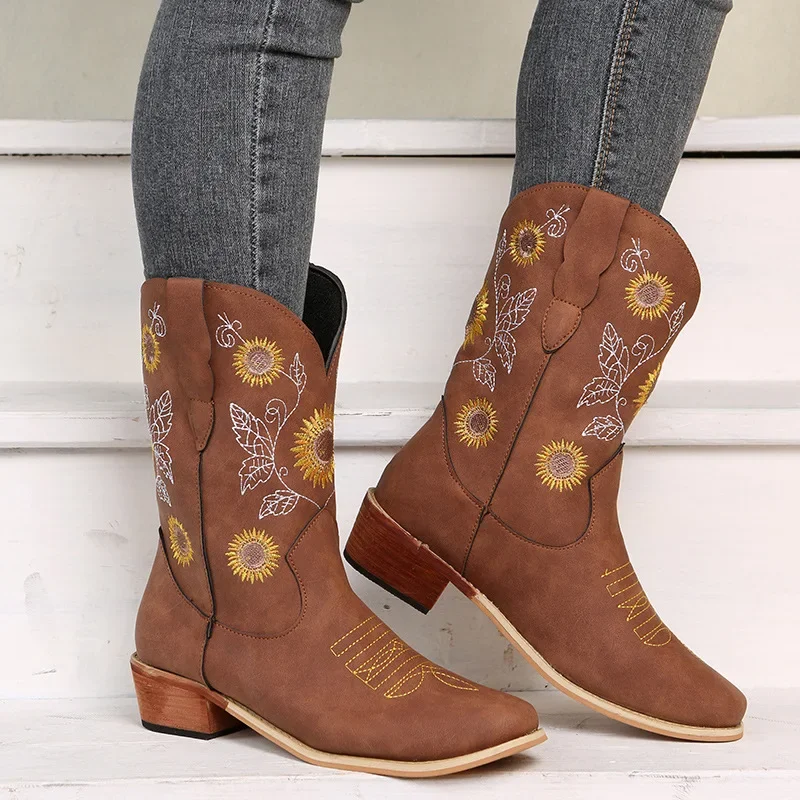Женские ковбойские сапоги с цветочной вышивкой ботинки до середины икры острым