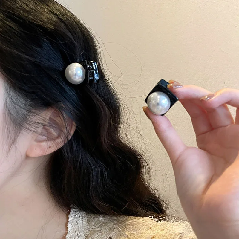 

French Vintage Pearl Small Clawclip Headdress Light Luxury Sweet Grab Clip Shark Clip Pince Frontale Hair Accessories for Women