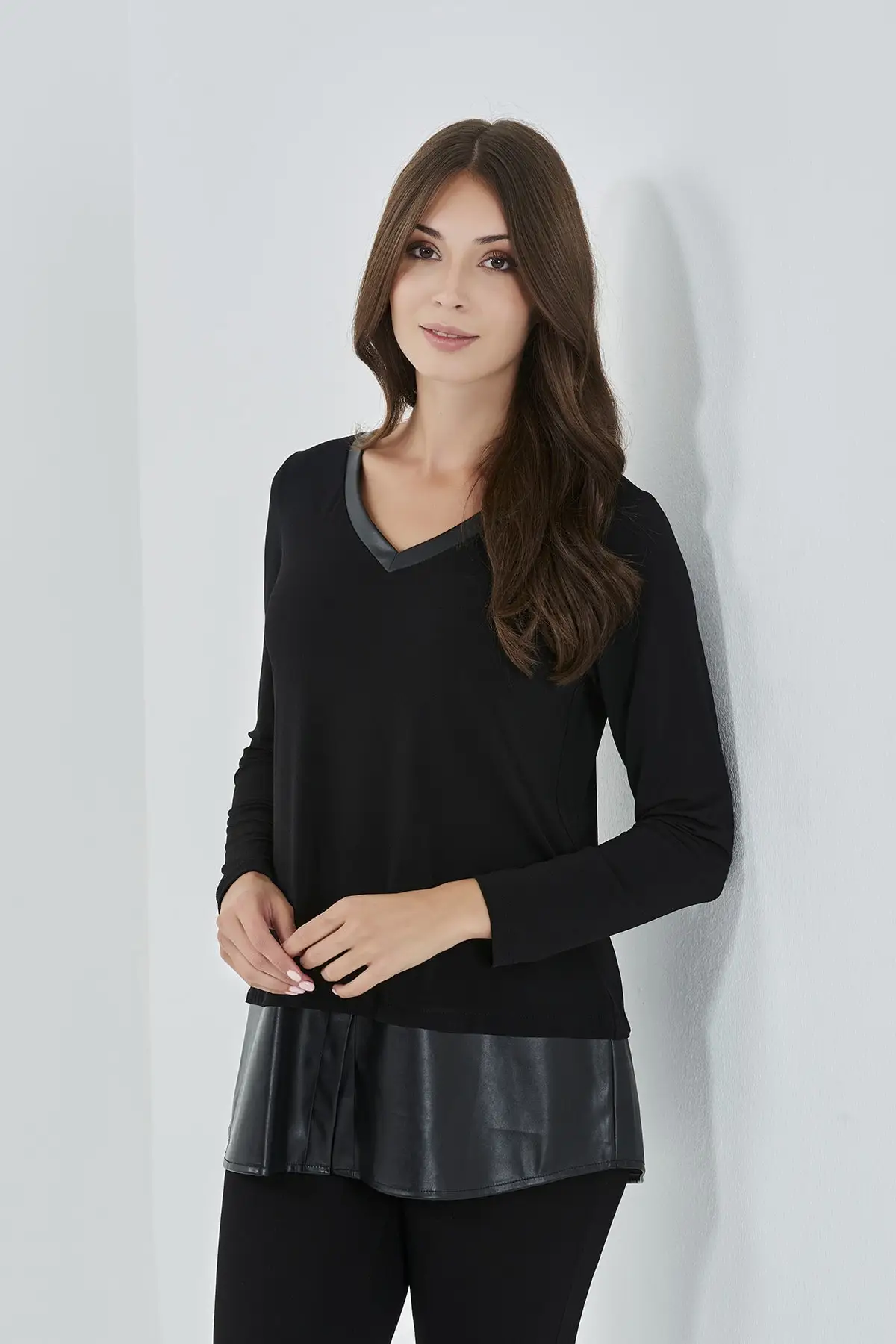 Рисунок 2 - Женская стильная черная кожаная