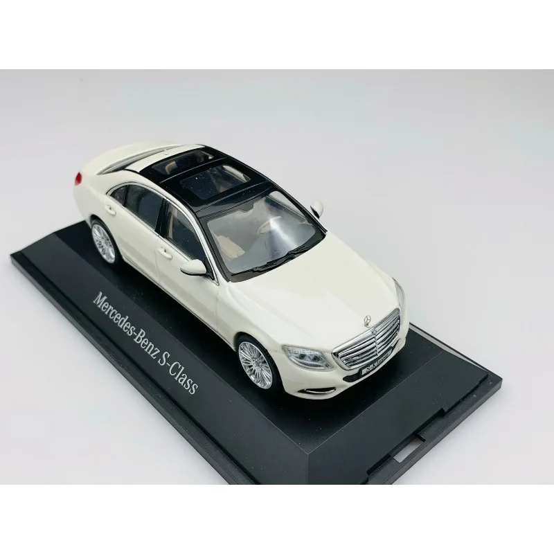 Фото Металлическая модель автомобиля SCHUCO 1:43 S600 W222 №4