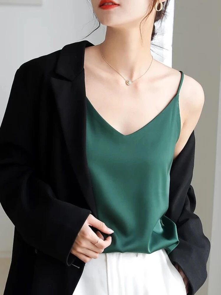 

Корейский Шелковый женский топ, майка, Женский Атласный топ, Модный женский топ с V-образным вырезом, женские белые топы без рукавов, сексуал...