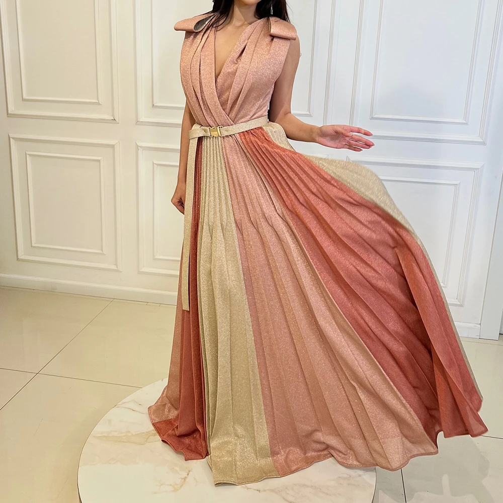 Прямое вечернее платье в пол с V-образным вырезом без рукавов