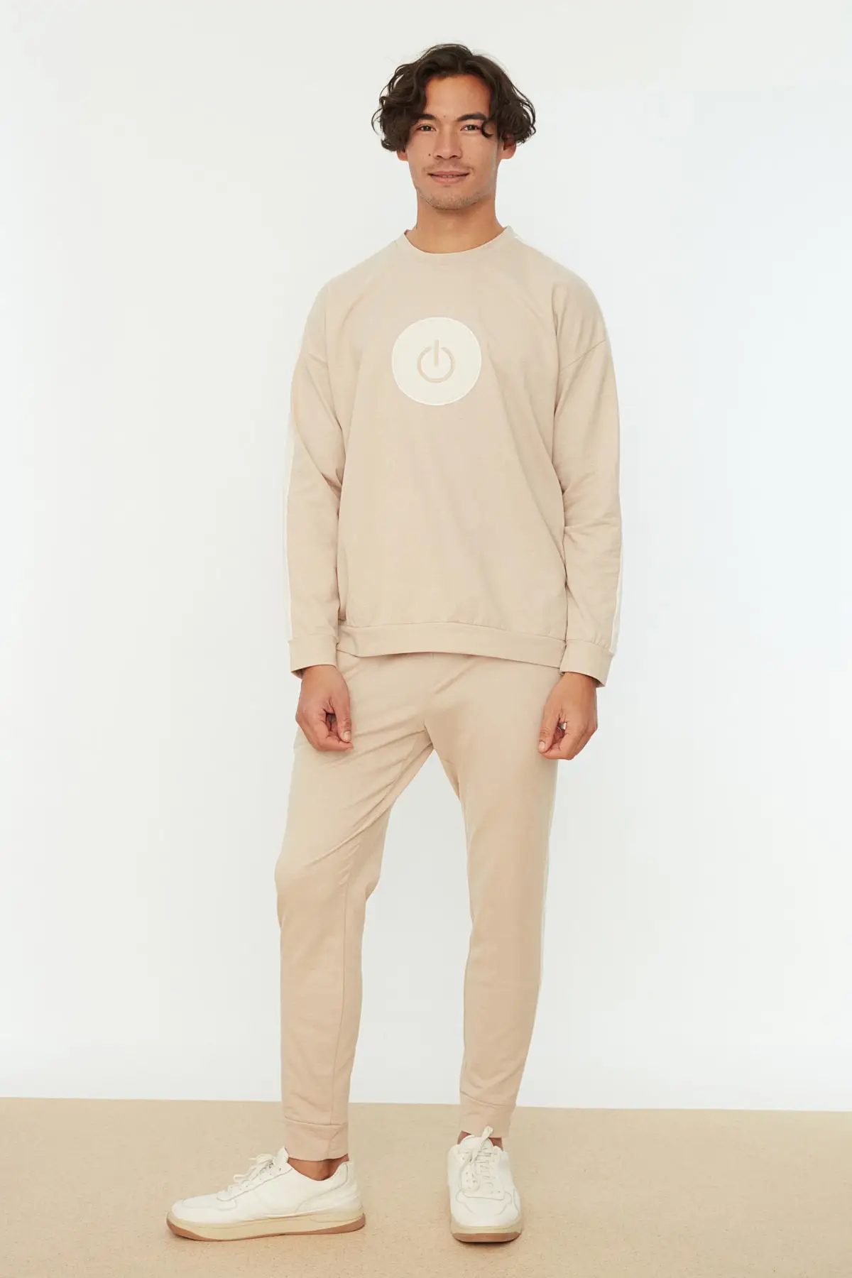 Трикотажный пижамный комплект с вышивкой Trendyol THMAW21PT0382 |