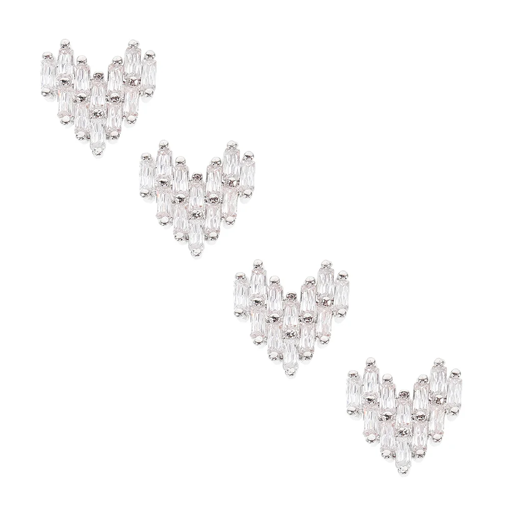 

4pcs Loving Heart Nail Art Decors Female Manicure Supplies Nail Art Decors