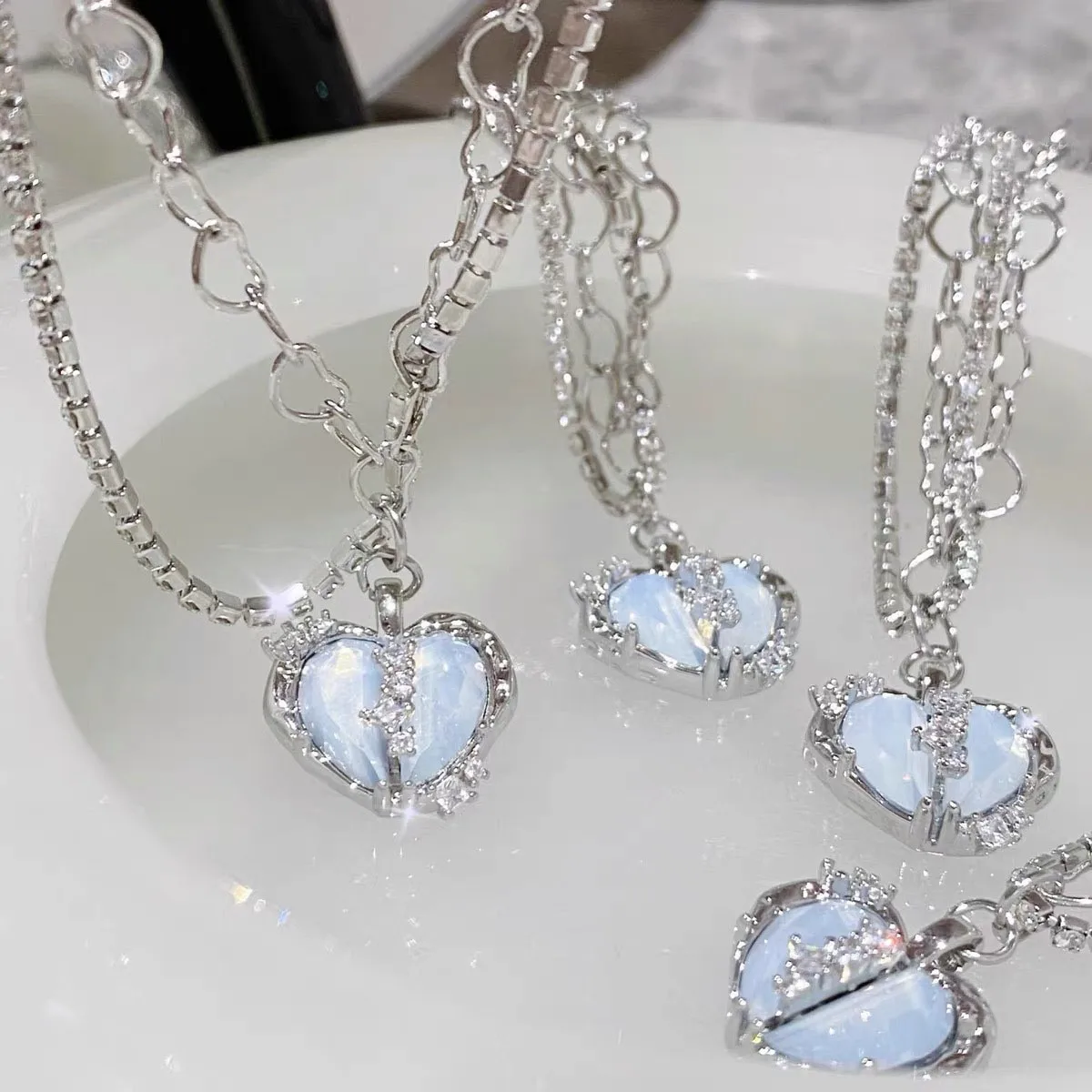 

New Fashion Luxury Split Heart Inlaid Zircon Necklace for Women Girl Long Clavicle Chain Jewelry Gift