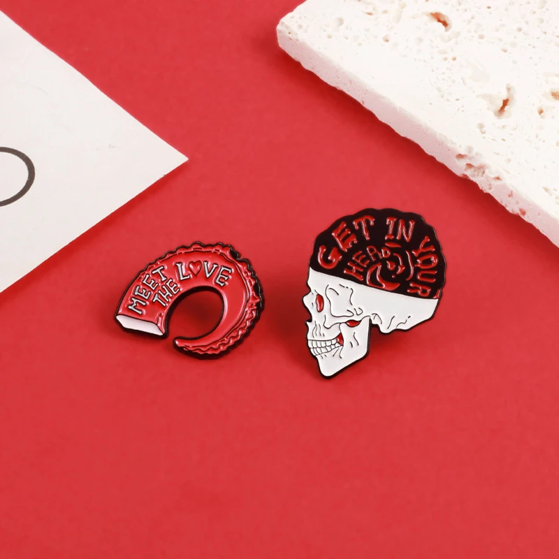 

Personalized Skull Head Enamel Lapel Pins Custom Skull Brooch Octopus Leg Badges Punk Gothic Jewelry Gift For Friends Wholesale