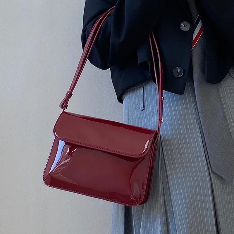 

Retro Patent Leather Shoulder Bag for Women Luxury Flap Small Square Bag Fashion Underarm Crossbody Bag Ladies Handbag Purse Sac