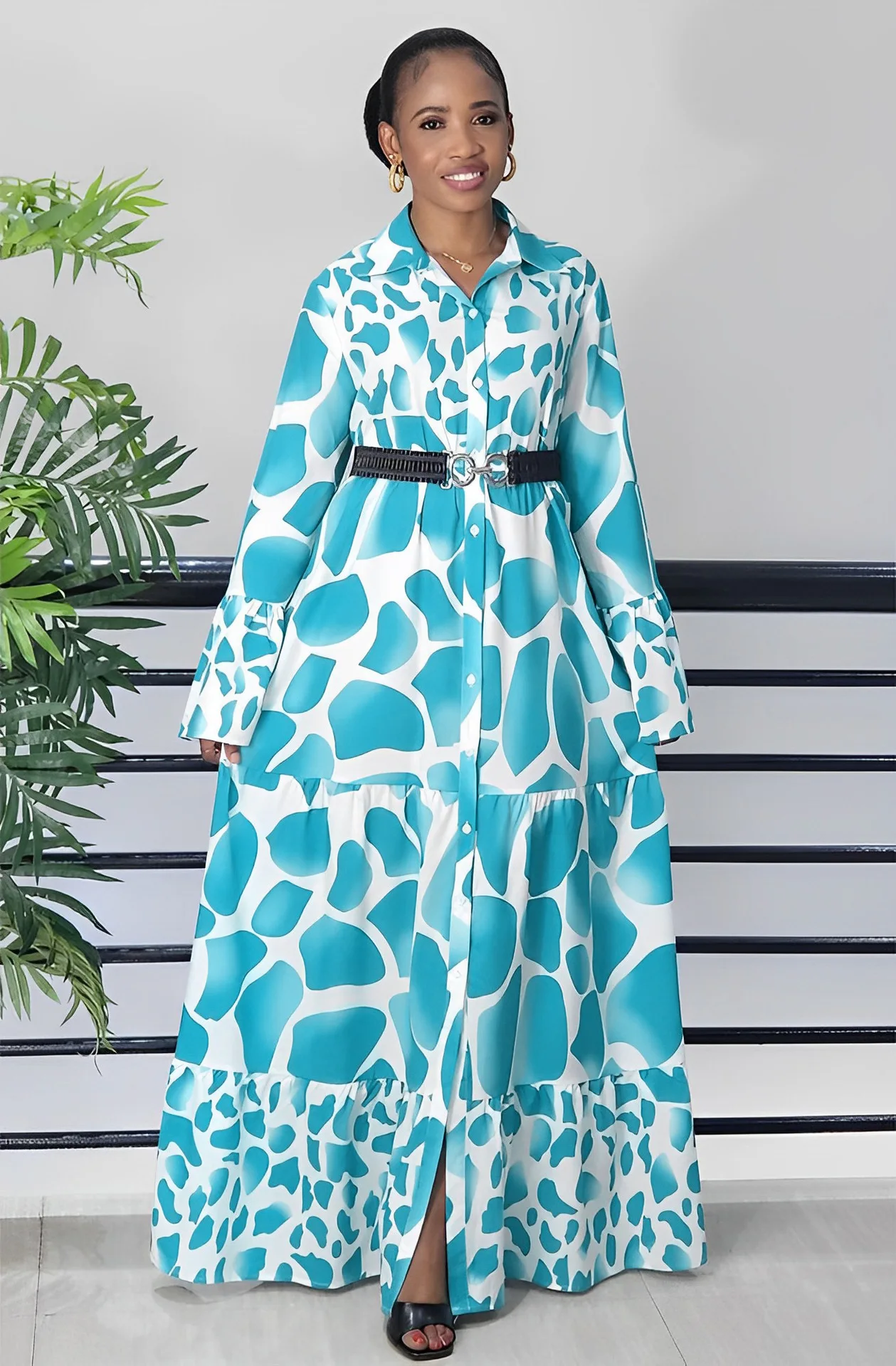 

Женское свободное платье-рубашка с геометрическим принтом