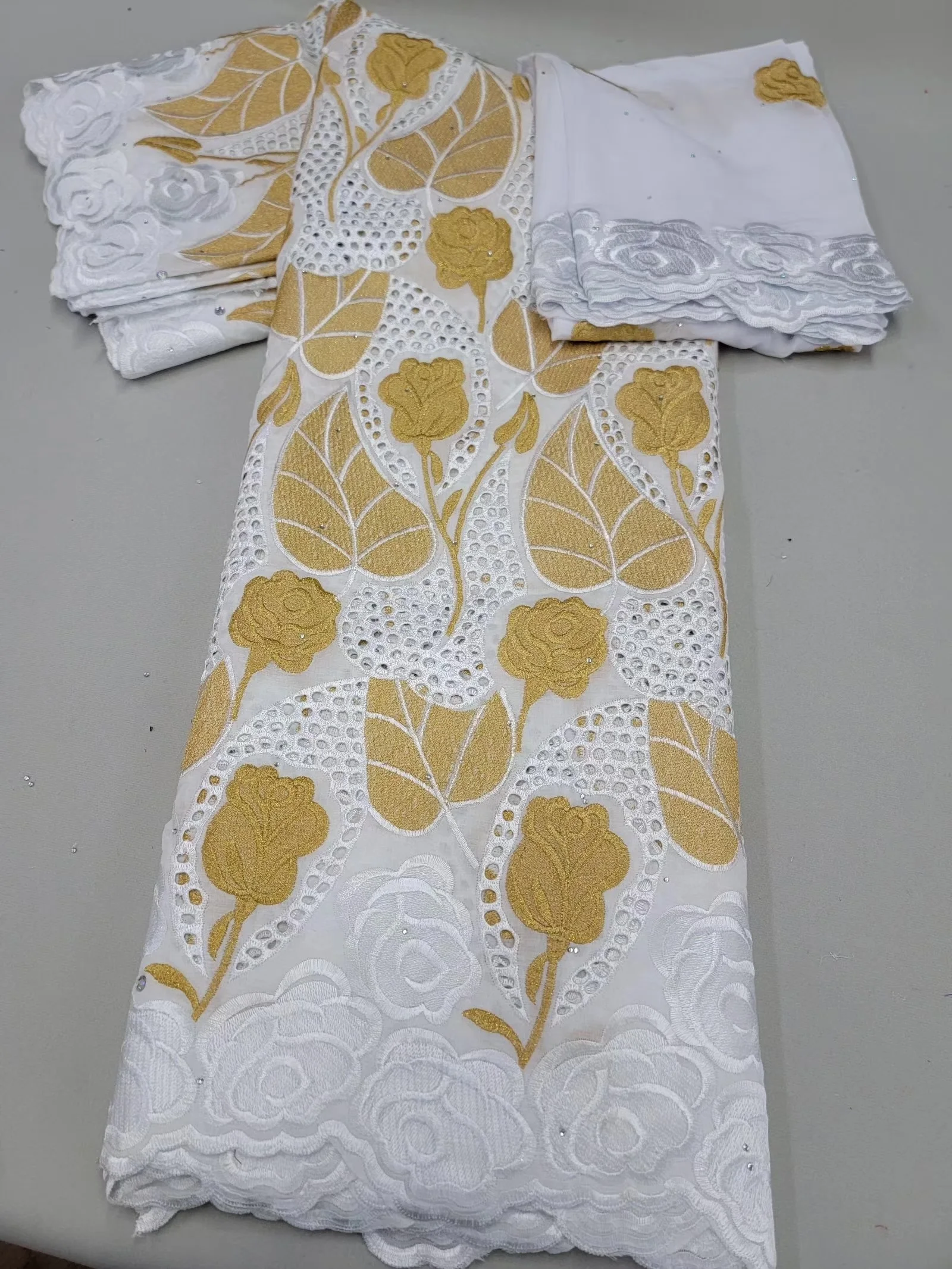 

2022 Hot Sale Swiss Voile Lace In Switzerland African Dry Lace Fabric High Quality 100% Punch Cotton Lace For Party 5+2Yards