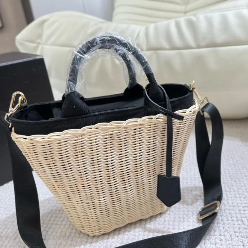 Luxury Design Woven Bag Fashionable Bsaket Bag Simple Shoulder Bag Messenger Bag Large Capacity Handbag Beach Bag Bags for Women