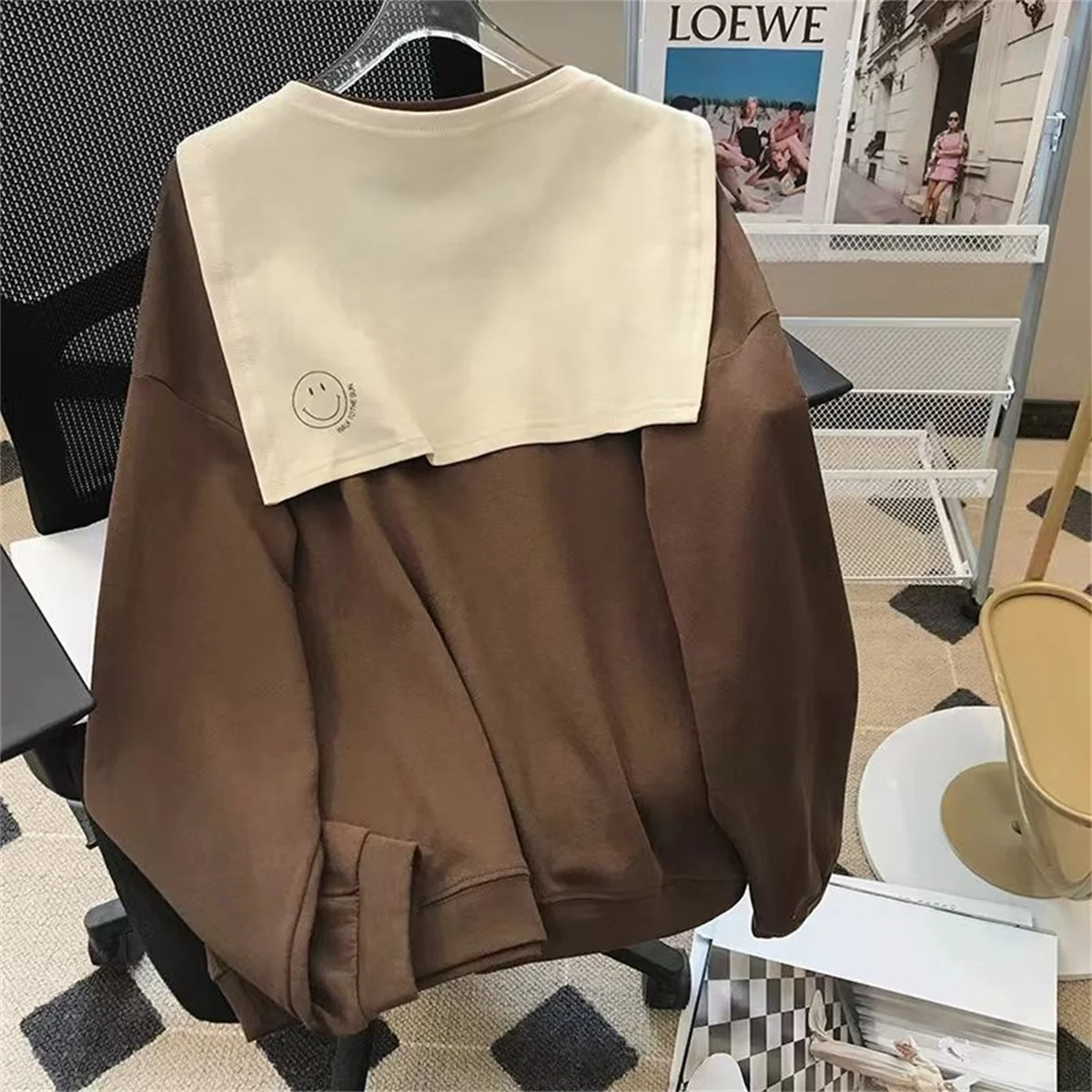 

Тонкая модная Толстовка с принтом улыбки, свитшот с воротником-лодочкой, женские топы в стиле K-POP, винтажные большие размеры, в Корейском стиле, яркая модель для девушек