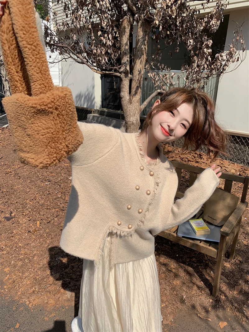 

GBG1652 Sweater women's double breasted tassel design feeling Autumn and winter 2022 new soft waxy short long sleeved cardigan