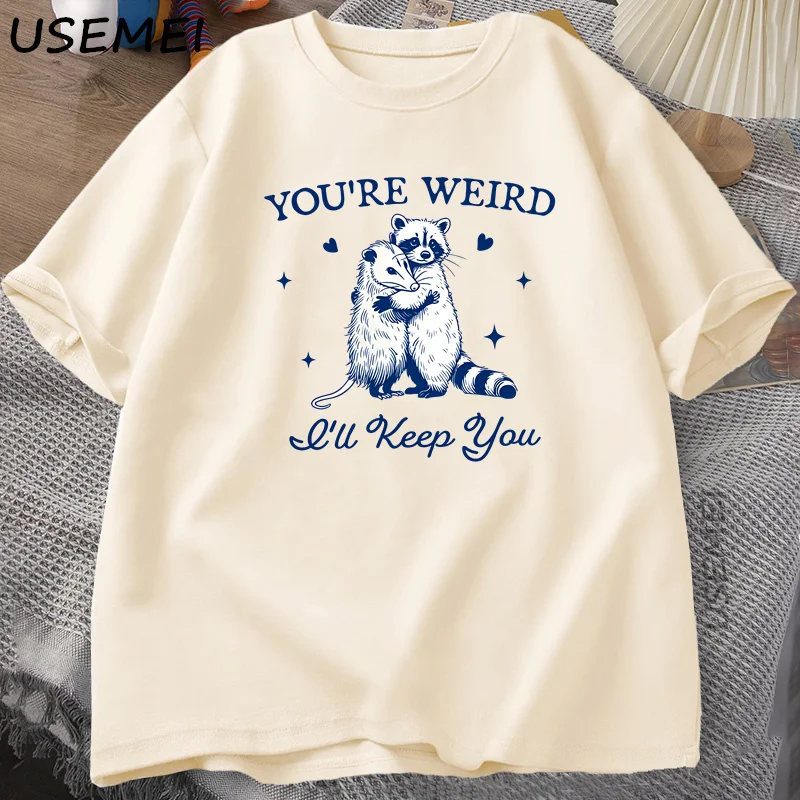 Футболка You're Weird I'll Keep You забавная футболка с изображением енота и опоссума