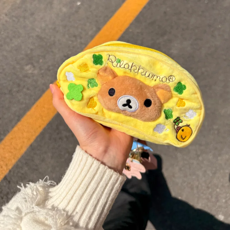 Фото Плюшевый пенал San X Rilakkuma, большая вместимость, сумка для канцелярии на молнии, косметичка для путешествий и студентов, милые канцелярские принадлежности. №1