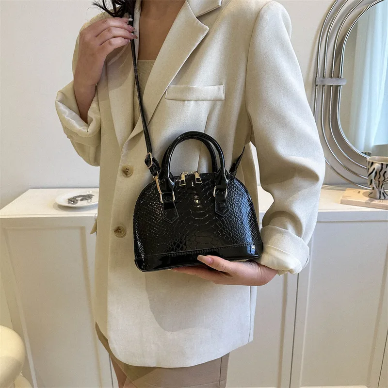 

Baobao Female 2023 Spring New Korean Fashion Retro Handheld Shell Bag Simple and Casual One Shoulder Crossbody Bag Female
