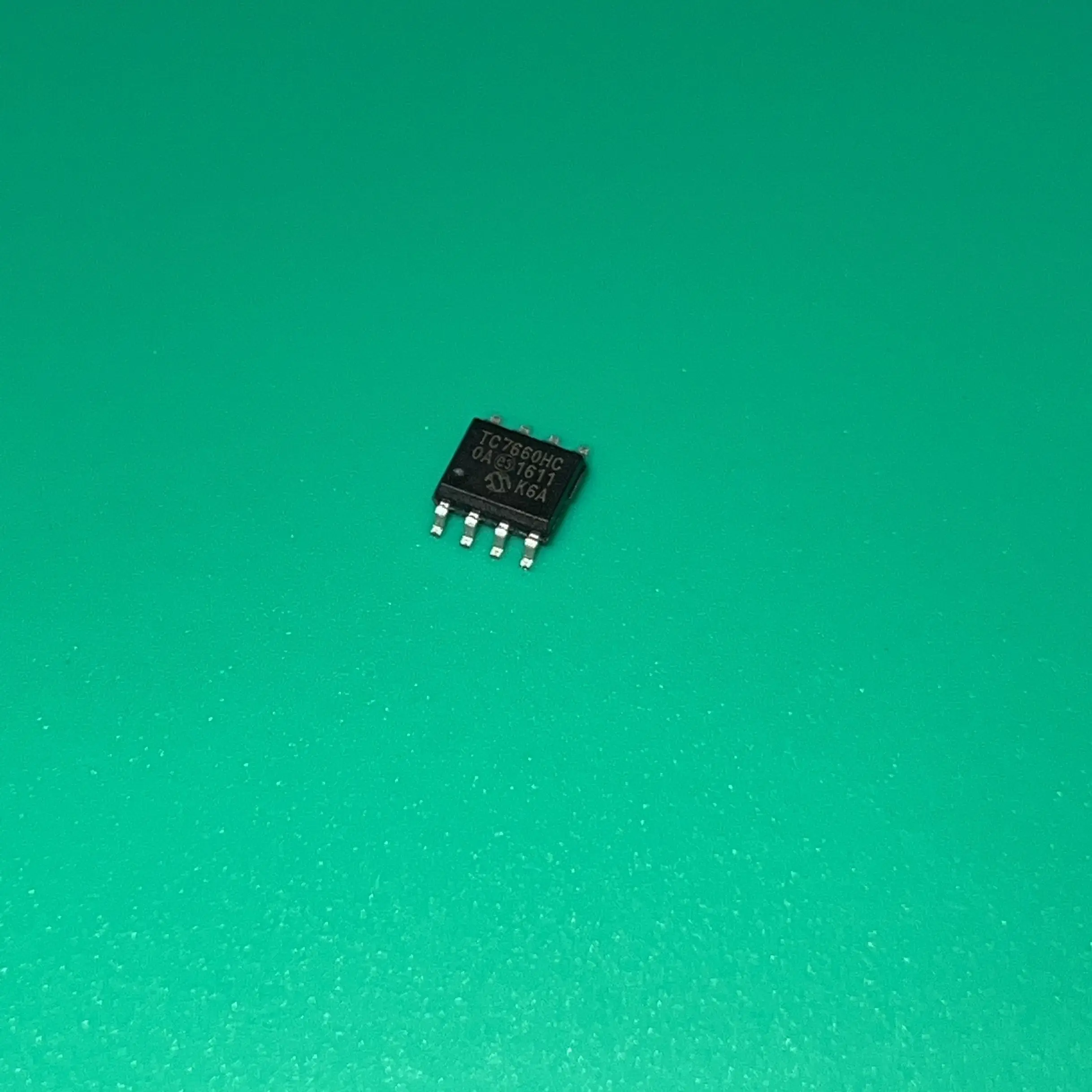 

10 шт./лот TC7660HCOA SOP8 IC REG SWTCHD CAP INV 20MA 8soic