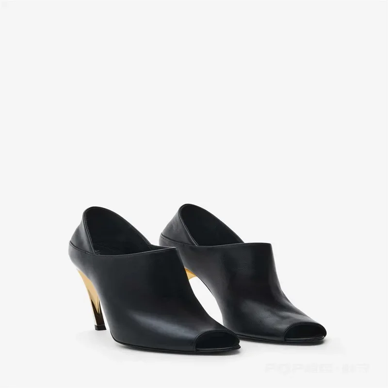 Черные женские туфли на высоком каблуке с круглым носком и металлическим