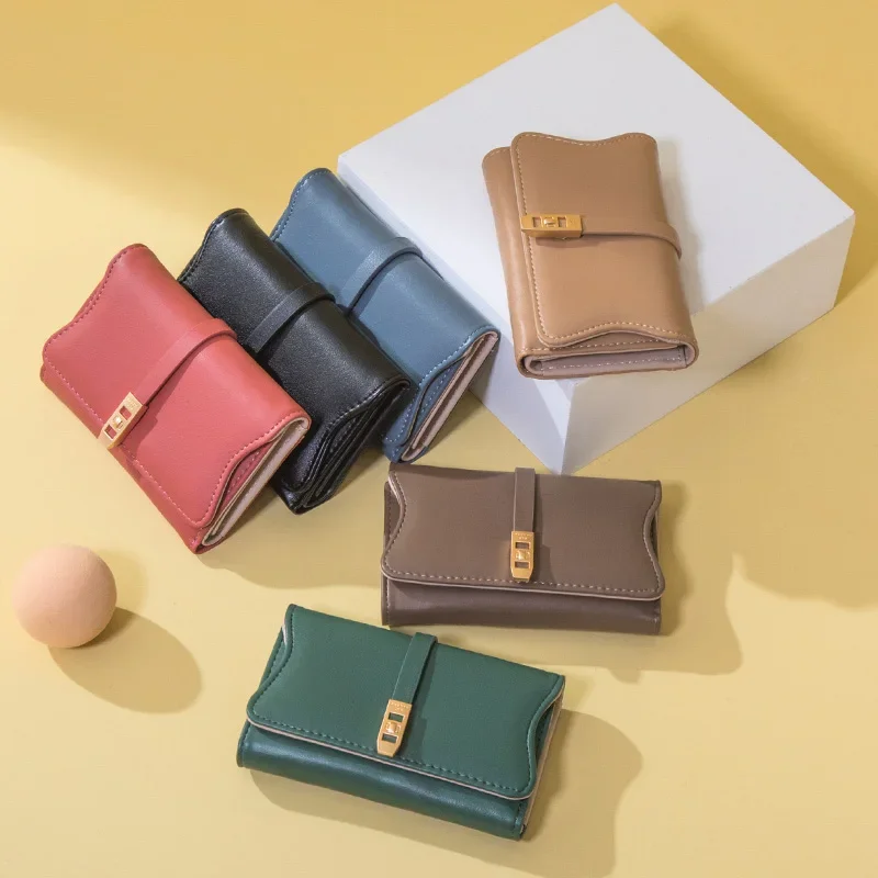 Женский кошелек среднего размера тройного сложения с держателем для карт и