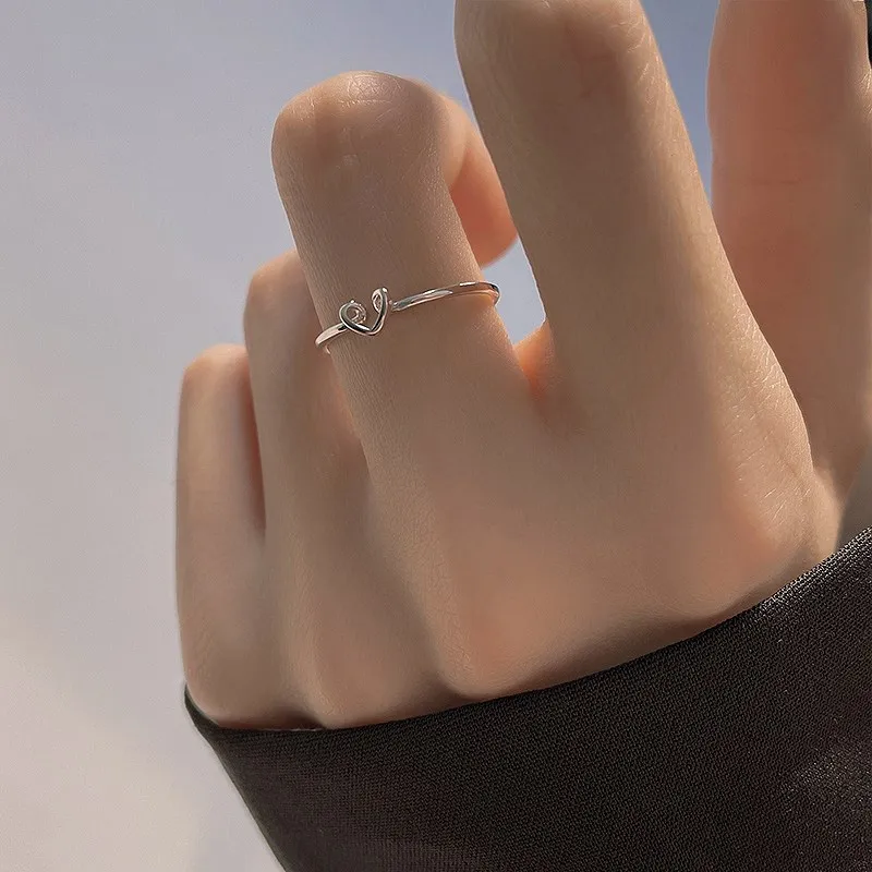 

Модное серебряное гладкое металлическое кольцо в форме сердца, женское минималистичное эстетическое ювелирное изделие, геометрические аксессуары