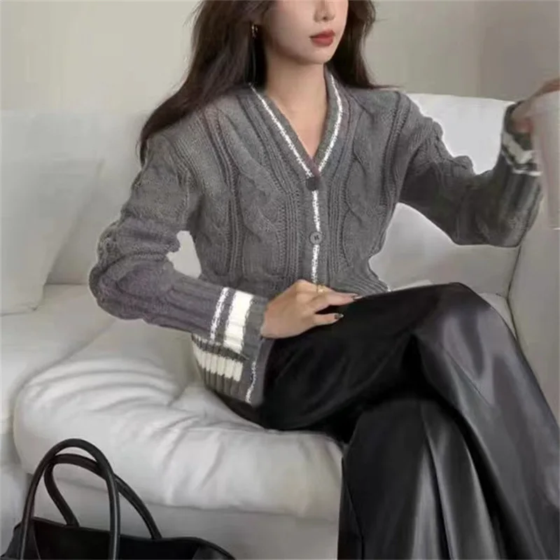

New knitted twist for autumn, early autumn sweater, knitted sweater, cardigan versatile coat
