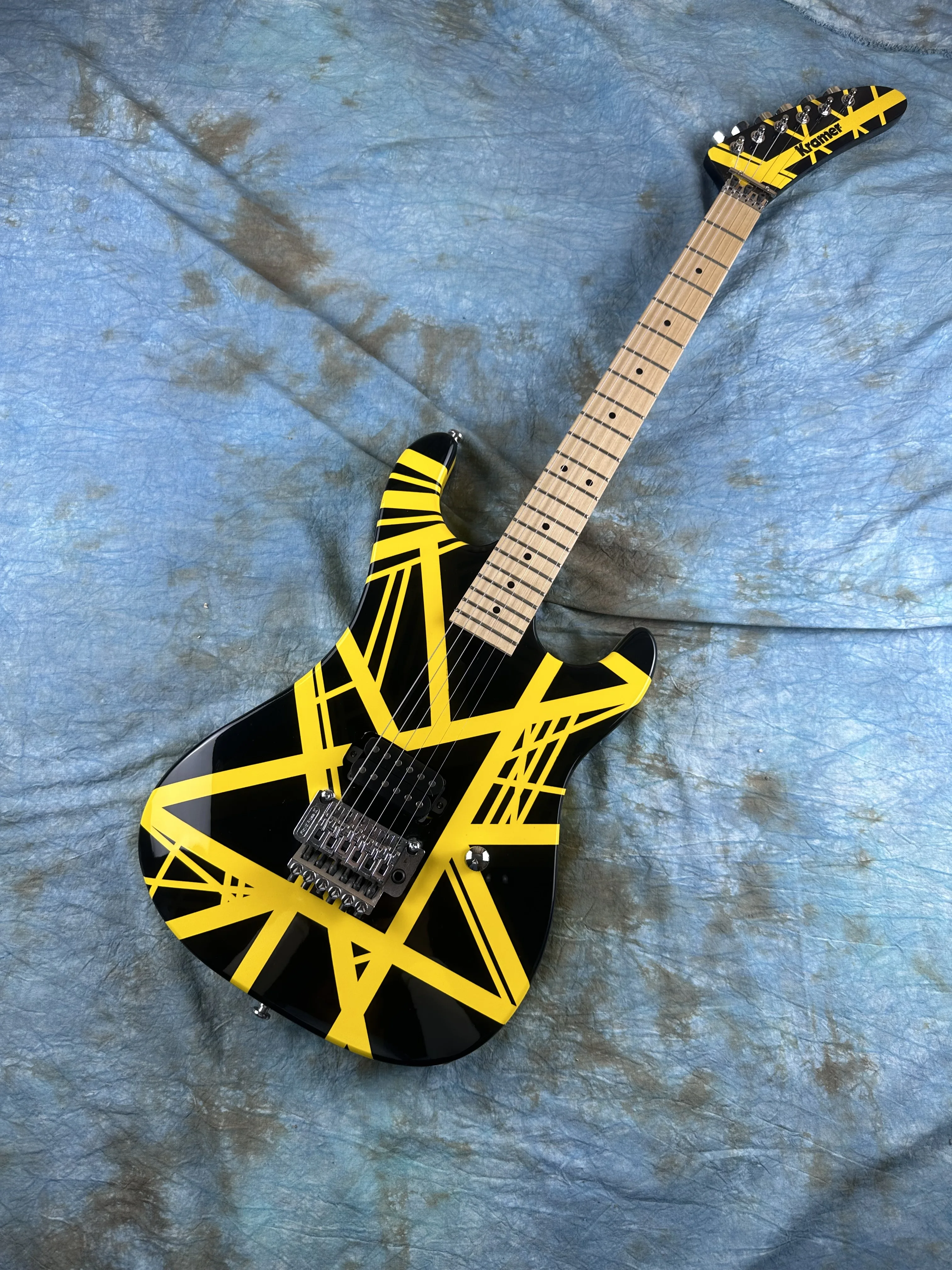 

5150 электрическая гитара, классические желтые черные желтые полосы, Альдер корпус, канадский клен сэндвич шея и фингерборд, в наличии, f