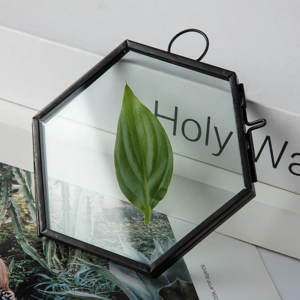 

High Quality Hanging Metal Glass Vintage Hexagon Photo Picture Frame Keepsake Gift for Home Decoration 8.8x8.5cm - Gold/ Black