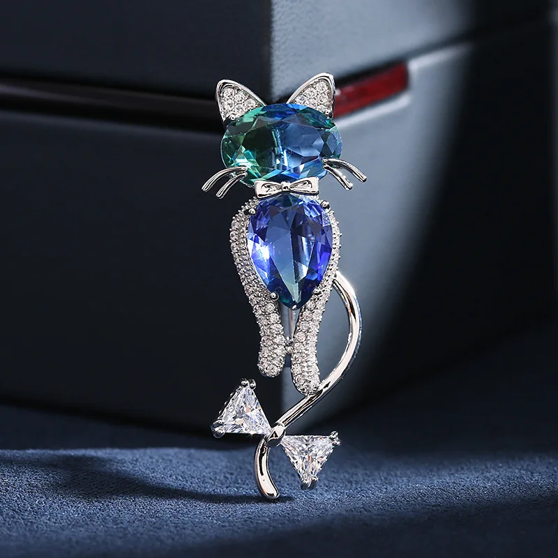 

Gradation Fantasy Crystal Zircon Cat Brooches Light Luxury Niche Senior Sense Zircon Suit Corsage Coat Anti-light Pin Wholesale