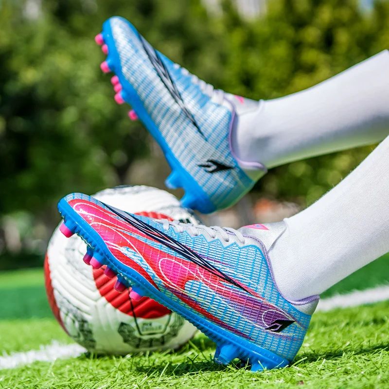 New Fashion Professional Men Football Shoes Boys Soccer Cleats Lightweight Men's Football Boots Non-Slip Society Soccer Shoes