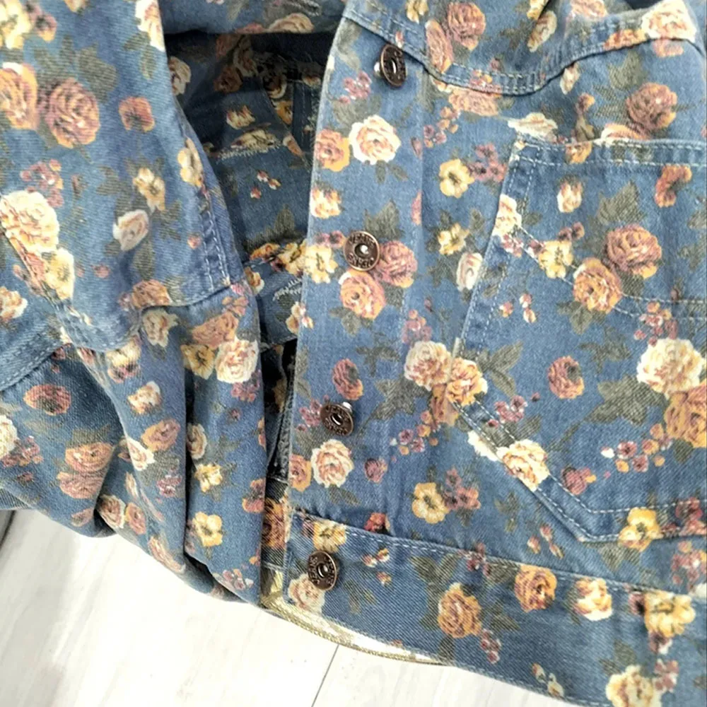 Женская джинсовая куртка с высокой талией короткая цветочным принтом верхняя