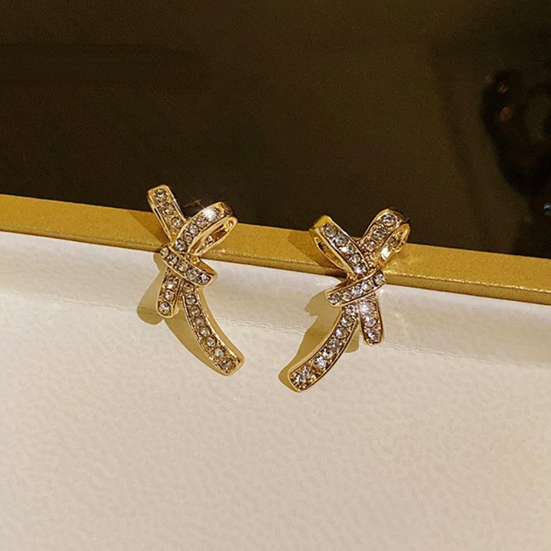 

VSnow Fashion Gold Bling Bling Rhinestones Bow-knot Stud Earings for Women Charming Gold Color Metal Earings Jewelry Accessories