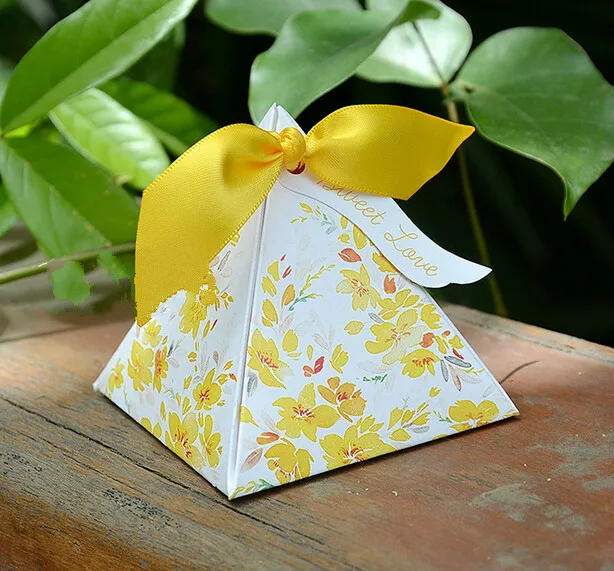 

50pcs Charming Yellow watercolor Flower Candy Boxes Wedding Favors Beautiful two sided print Triangular chocolate Gift Box