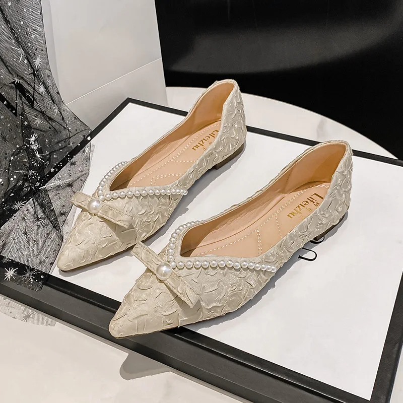 Plus Size 35-43 Women Pointed Toe Flats shoes Bling Pearl Bowknot Wedding Shoes Fashion Ballet Flats Slip on Lady Party flats