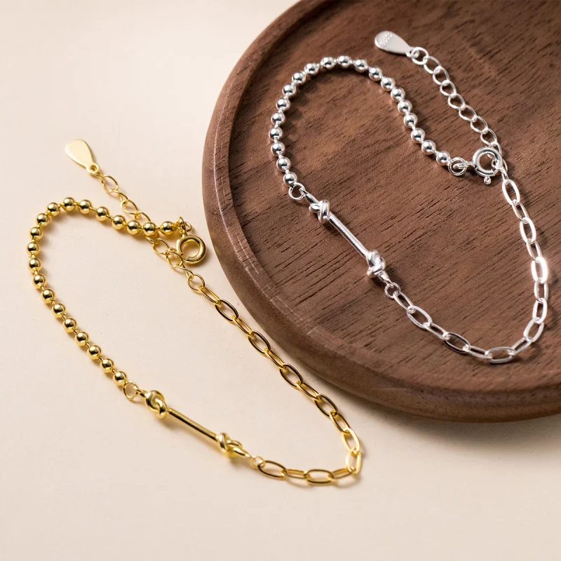 Браслет из серебра 925 пробы с изгибами и подвесками