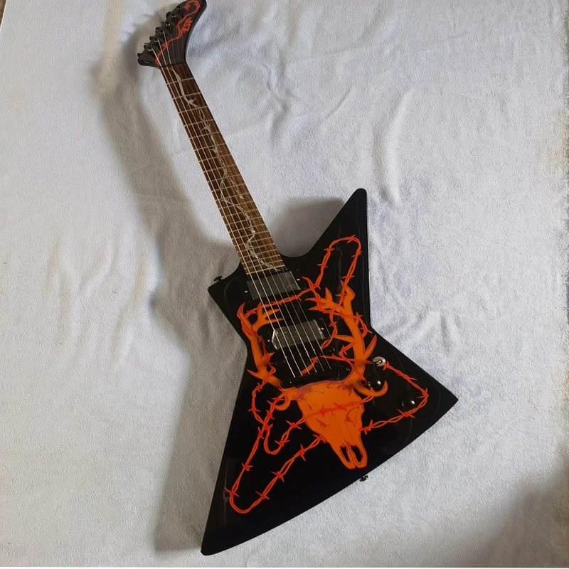 

Lightning electric guitar, elk head image, super cool, high quality, new store, limited time special offer, free shipping.