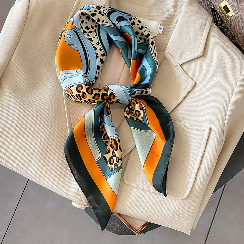 

Female Luxury Style Travel Headcloth New 70X70CM Beach Silk Scarf 2022 Four Seasons Small Scarves Fashion Leopard Print Kerchief