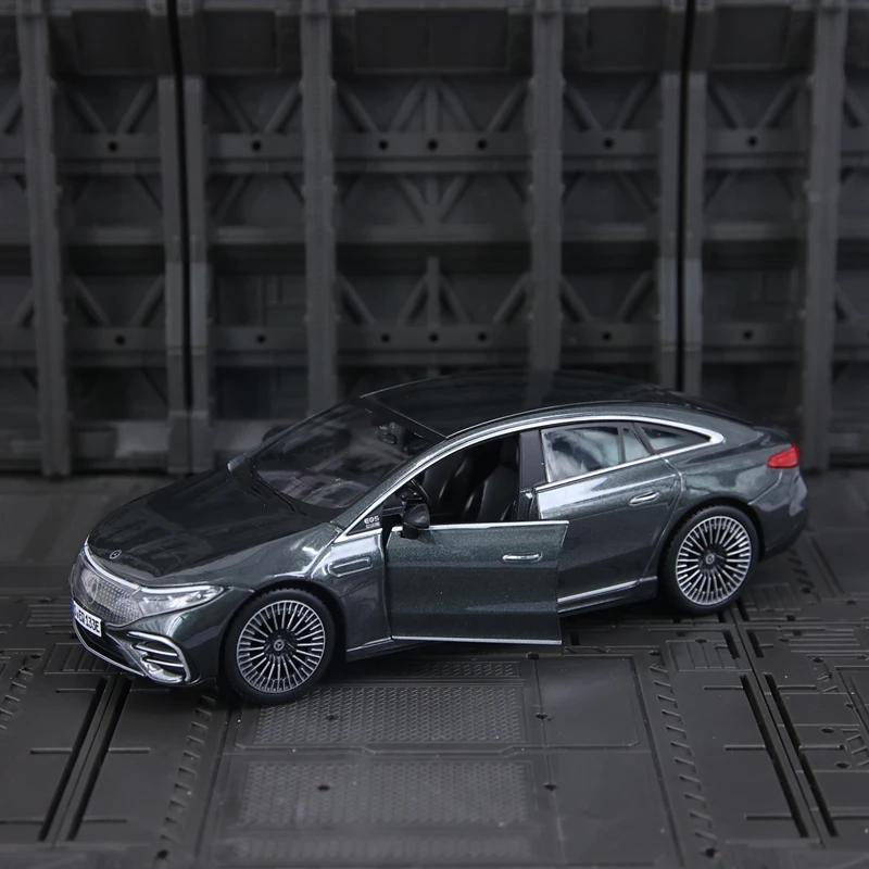 Модель автомобиля Maisto 1:24 Mercedes-Benz EQS, имитация, коллекционная, из сплава, с открывающимися дверями, богатая детализация (art.: 3920d4644089e) - 3920d4644089e
