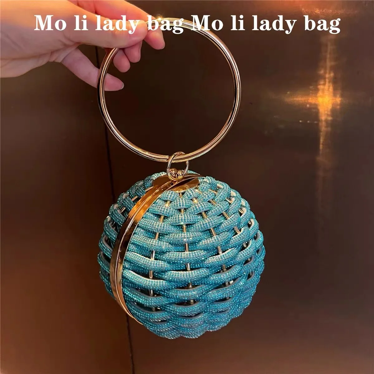 Круглая сумка с блестящими стразами и бриллиантами женская роскошная вечерняя