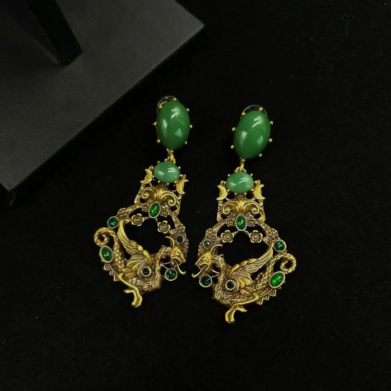 Европейские и американские преувеличенные трехмерные резные серьги